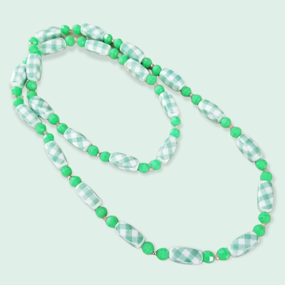 Vintage 1960s Mid Century Lime Green and White Acrylic Beaded Necklace - Picture 5 of 8